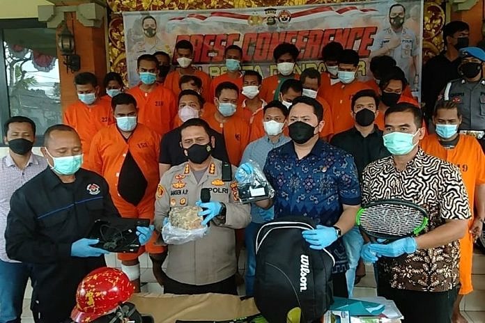 Komplotan Pengeprok Kaca Diringkus, Ditembak Karena Melawan 1