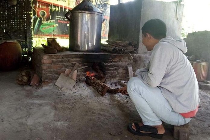 , Berpihak Pada Perajin Arak Dan Tenun Endek Bali 1