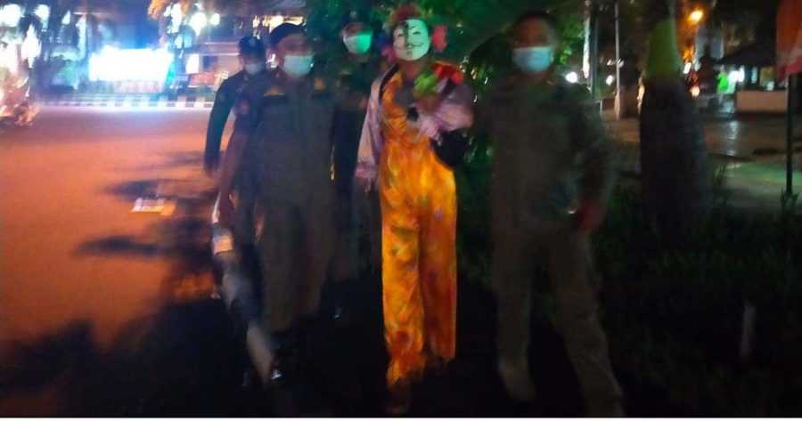 Penari Badut Diamankan Satpol PP