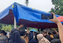 Vanessa Angel dan Suaminya Dimakamkan