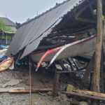 Banjir Rob Terjang Pesisir Mumbul, Sejumlah Rumah Perahu Hancur
