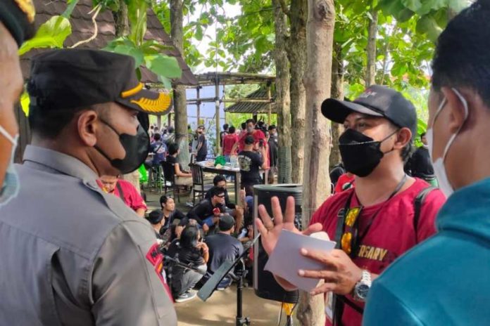 Setelah Acaranya Dibubarkan, Ketua Panitia HUT Komunitas Motor Dibawa Ke Polsek 1