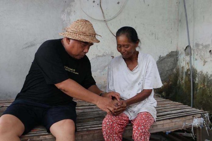 Bupati Tamba Bantu Warga Korban Puting Beliung Di Samblong 1