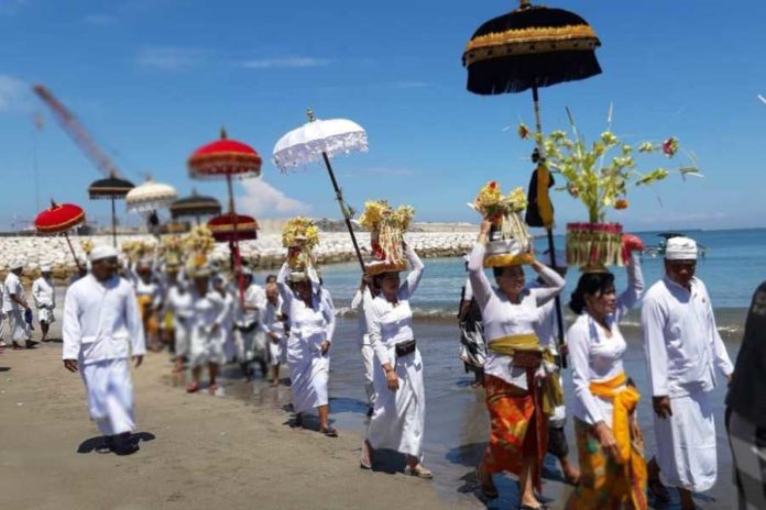 Desa Adat Tuban Batasi Keterlibatan Krama Saat ”Malasti” 1