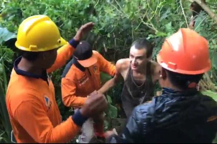 Mabuk, Bule Kencing Terpeleset Jatuh Ke Sungai Jasan 1