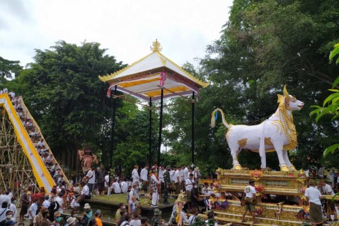 Pelebon Permaisuri Ida Dwagung Peliatan IX Jadi Tontonan Wisatawan 1