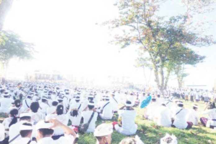 Desa Adat Blahbatuh Tua Gelar ”Malasti” Usai Nyepi 1