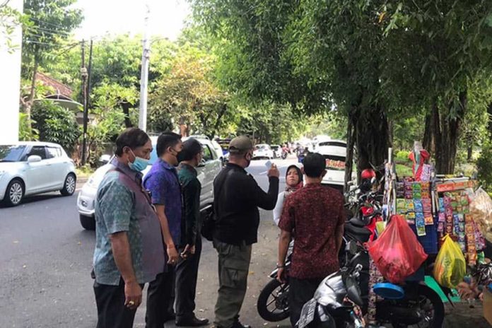 Ditertibkan, PKL Berjualan Di Taman Kota Dan Lapangan Lumintang 1