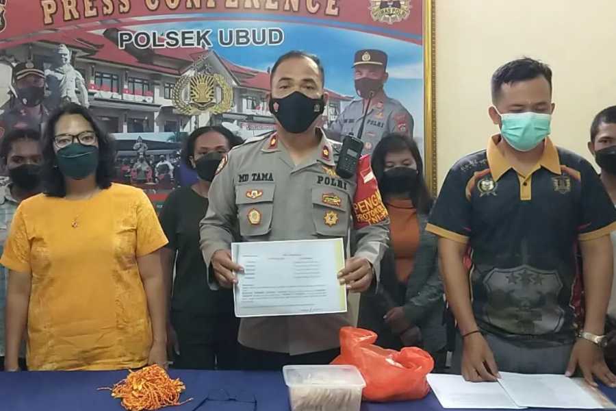 Klarifikasi Bagi-bagi Kue dari Orang Tak Dikenal Digelar di Polsek Ubud