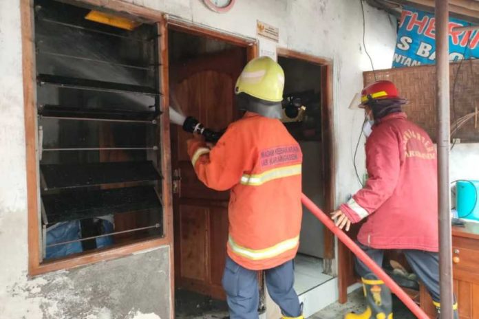 Rumah Warga Di Jasri Terbakar, Kerugian Capai Puluhan Juta 1
