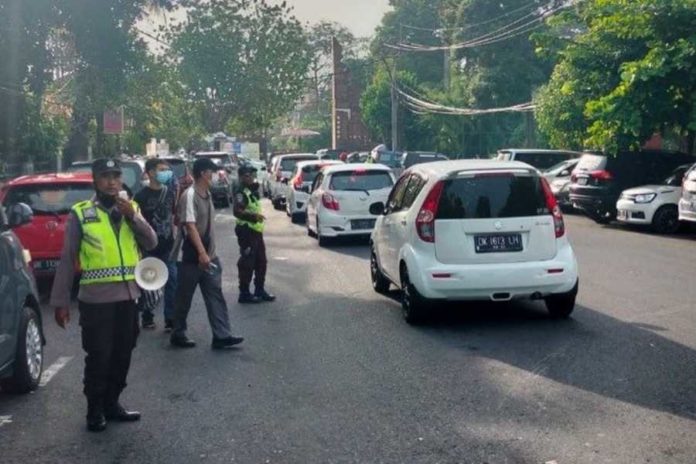 Aktivitas Penyeberangan Sanur Nusa Penida Masih Padat 1