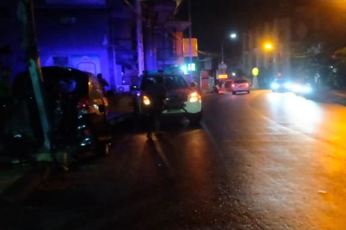 Tabrak Pejalan Kaki Dan Tiang, Penumpang Mobil Cedera 1