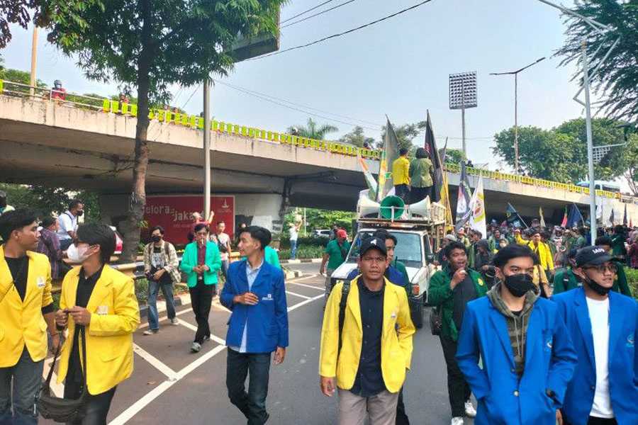 Protes Pengesahan RKUHP, Mahasiswa Datangi Gedung DPR | BALIPOST.com