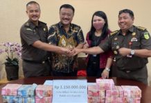 Tersangka Korupsi KMK, Pasutri Kembalikan Uang Semiliar