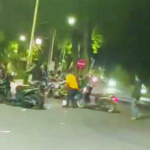 Dikeroyok, Seorang Pemuda Dilempari Batu