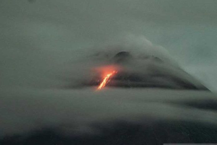 Gunung Merapi Kembali Keluarkan Pijaran Lava 1