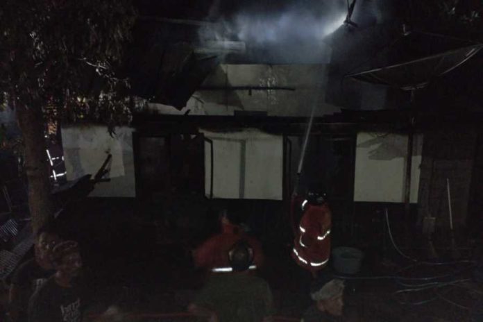 Diduga Korsleting, Rumah Di Penarukan Ludes Terbakar 1