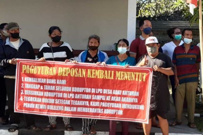 Dukung Pengungkapan Kasus LPD Anturan, Nasabah Datangi Kejari Buleleng 1