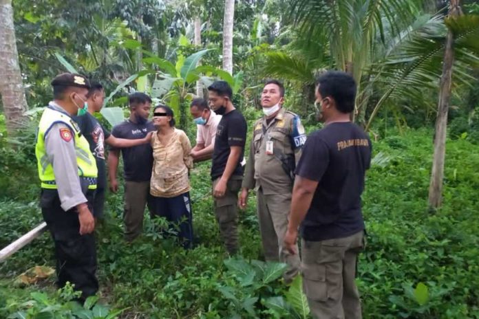 Ngamuk Bawa Sajam, Satpol PP Amankan Perempuan Asal Samplangan 1