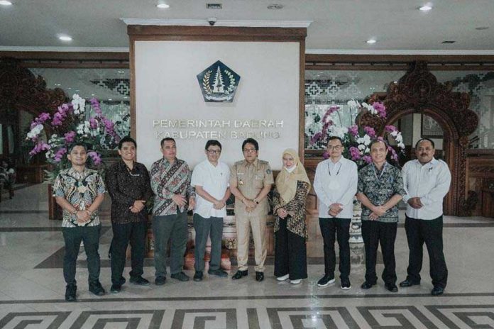 Bupati Giri Prasta Terima Kasubsatgassus Pencegahan Korupsi Bareskrim Polri 1