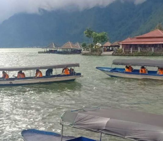 Sempat Ditutup Akibat Cuaca Ekstrem, Penyeberangan Danau Batur Buka Kembali