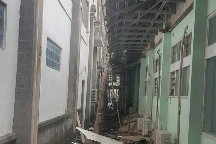 Plafon Gedung RSUD Klungkung Jebol 1