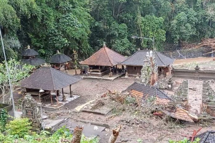 Pura Pucak Manik Toya Terendam Banjir, Kerugian Capai Miliaran Rupiah 1