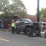 Feroza Tabrak Tiga Motor, Empat Orang Luka-luka