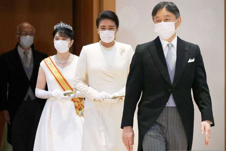 Kaisar Jepang Keluar Dari Rumah Sakit 1