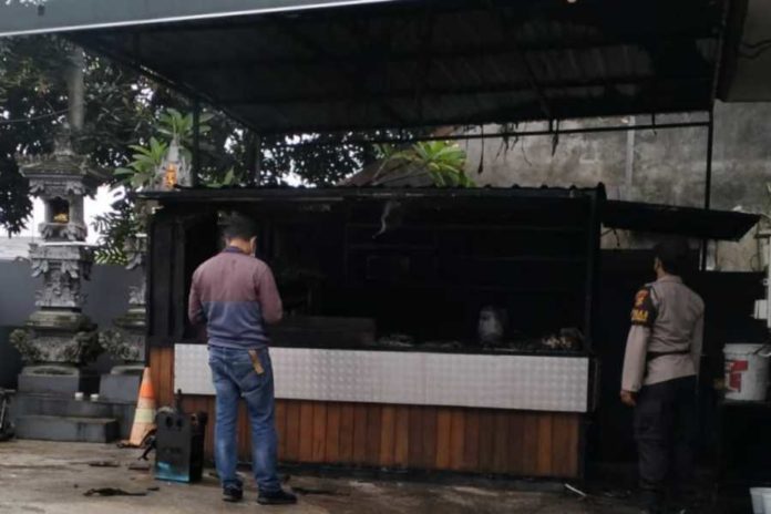 Karyawan Tidur, Gerai Kopi Terbakar 1