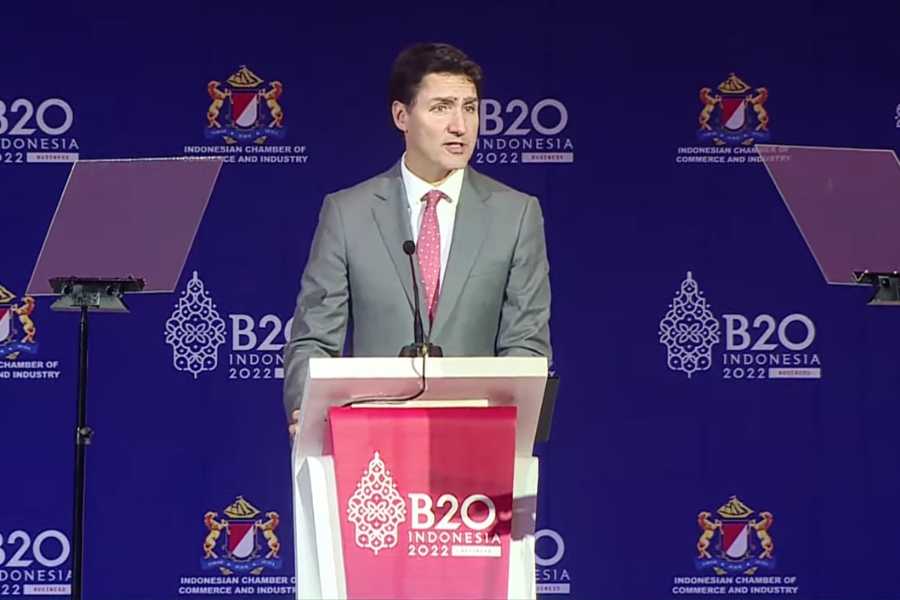 Canadian PM arrives in Bali, discusses investment at B20 summit
