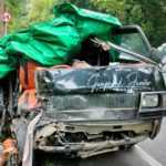 Sopir Diduga Ngantuk, Pikap Hancur Hantam Truk