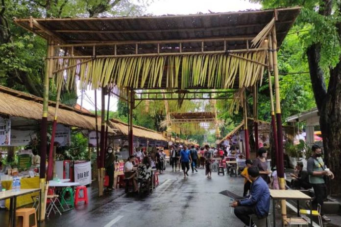 Dilanda Hujan Angin, Sejumlah Stand Denfest Sempat Roboh 1