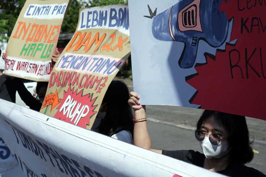 Frontier Bali Gelar Aksi Tuntut Tunda Pengesahan RKUHP | BALIPOST.com