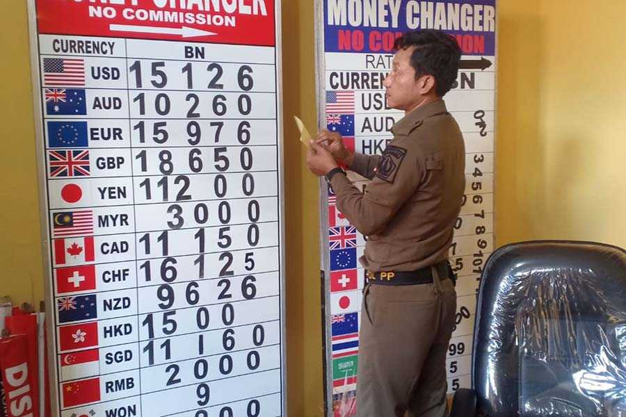 "Money Changer" Ilegal Kembali Muncul di Kutsel
