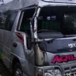 Usai Tabrak Mobil Travel, Tronton Hantam Pagar Rumah Warga