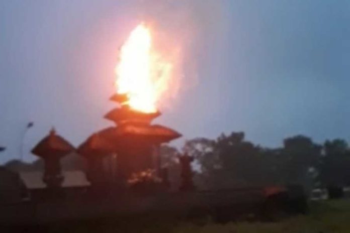Meru Pura Puseh Desa Adat Tamanbali Terbakar 1