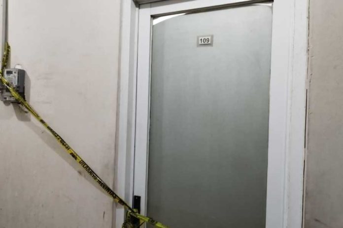 Sebelum Tewas, Wanita Yang Baru Melahirkan Itu Sempat Suruh CS Beli Rokok 1