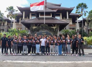 Sekda Adi Arnawa Lepas Atlet Bola Basket Ke Bangka Belitung