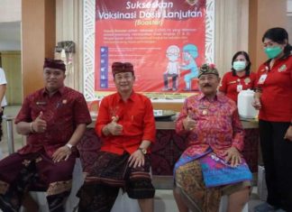 Bupati Gede Dana dan Artha Dipa Divaksinasi Booster Kedua
