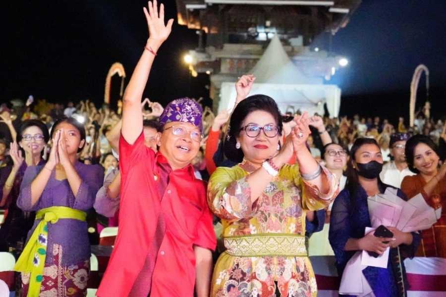 Gubernur Bali Rayakan Tumpek Krulut dengan Kopi dan Nasi Begul untuk Warga