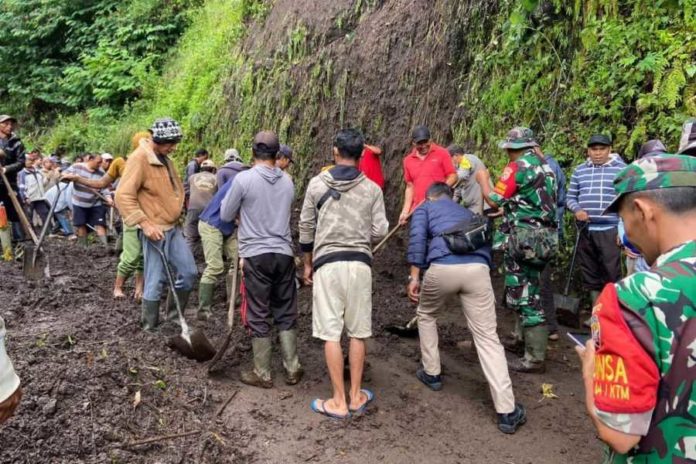 Sempat Ambruk, Jembatan Penghubung Dermaga Banjar Nyuh Segera Digunakan Lagi 1