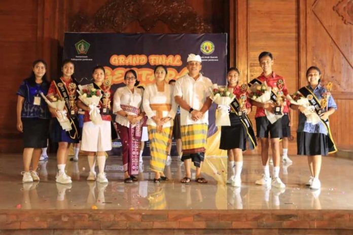 Wabup Ipat Harapkan Duta Anak Jadi Pelopor Pemenuhan Hak Anak 1