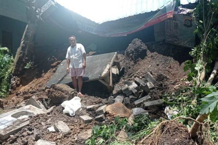 Hujan Lebat, Rumah Warga Tergerus 1