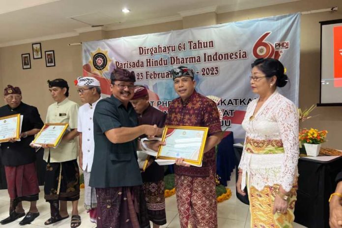 Kelompok Media Bali Post Raih Penghargaan PHDI Bali 1