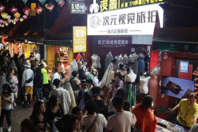 Populasi Penduduk China Alami Penurunan 1
