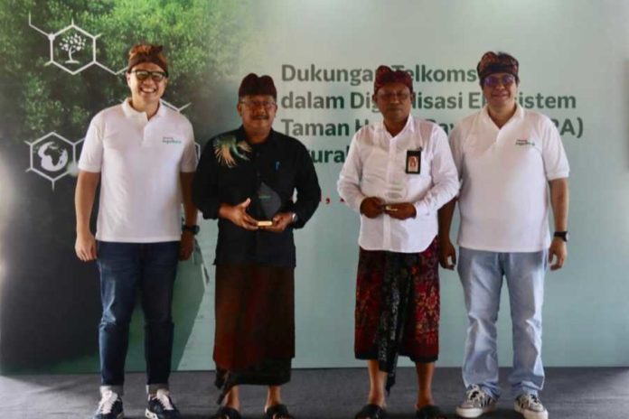 Tindaklanjuti Arahan Gubernur Koster, Telkomsel Serahkan IoT Dukung Pemeliharaan Mangrove 1