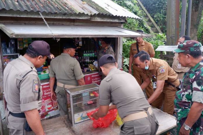 Ditertibkan, Warung Liar Di Jalan Bypass Prof. I.B Mantra 1