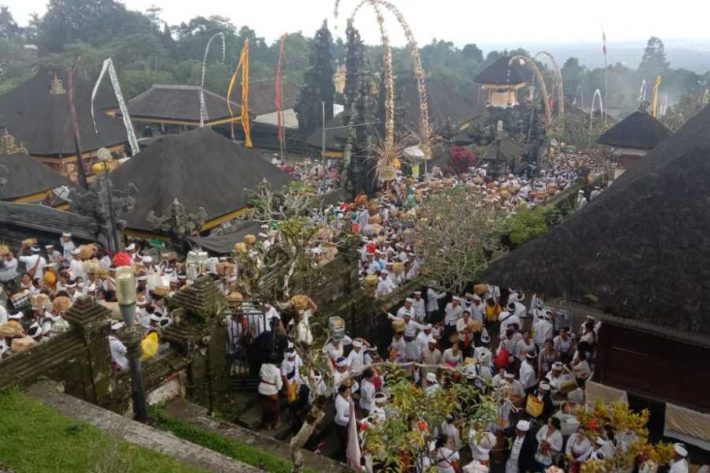 Pemedek IBTK Besakih Membeludak, Macet Hingga Desa Nongan | BALIPOST.com