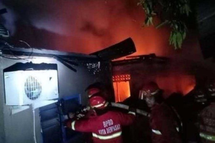 Rumah Terbakar Di Kesiman, Kerugian Ratusan Juta 1